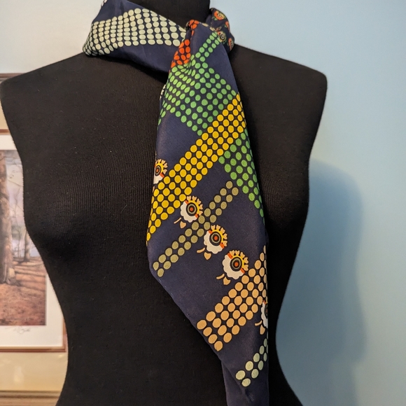 Echo silk scarf. Approx 29-30" square. Geometric design - Picture 2 of 10